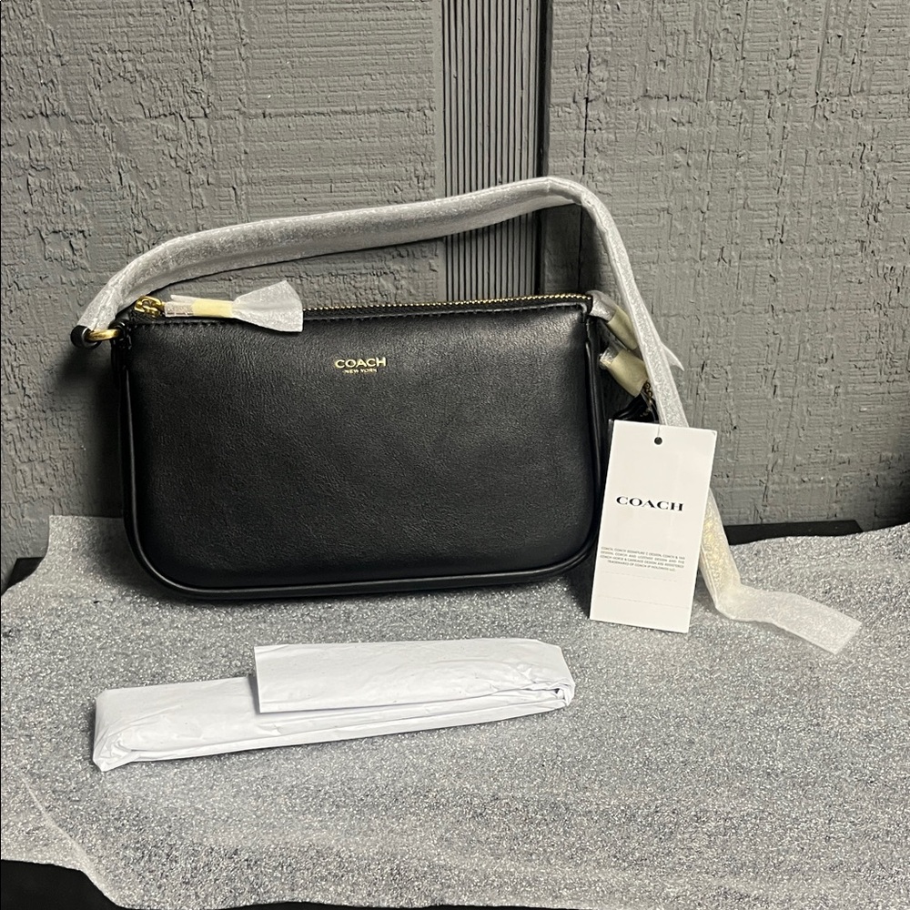 Coach Women’s Natural Grain Leather Plaza Bag 18 with Gold Hardware - Picture 5 of 6